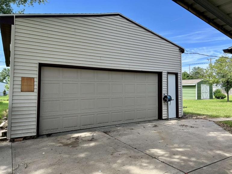 422 Queen City Avenue Hastings, Nebraska 68901, 3 Bedrooms Bedrooms, ,1 BathroomBathrooms,Residential,For Sale,422 Queen City Avenue,20261279