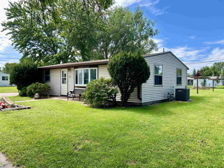 422 Queen City Avenue Hastings, Nebraska 68901, 3 Bedrooms Bedrooms, ,1 BathroomBathrooms,Residential,For Sale,422 Queen City Avenue,20261279