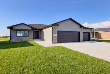 2303 E 41st St Kearney, Nebraska 68847, 5 Bedrooms Bedrooms, ,3 BathroomsBathrooms,Residential,For Sale,2303 E 41st St,20261292