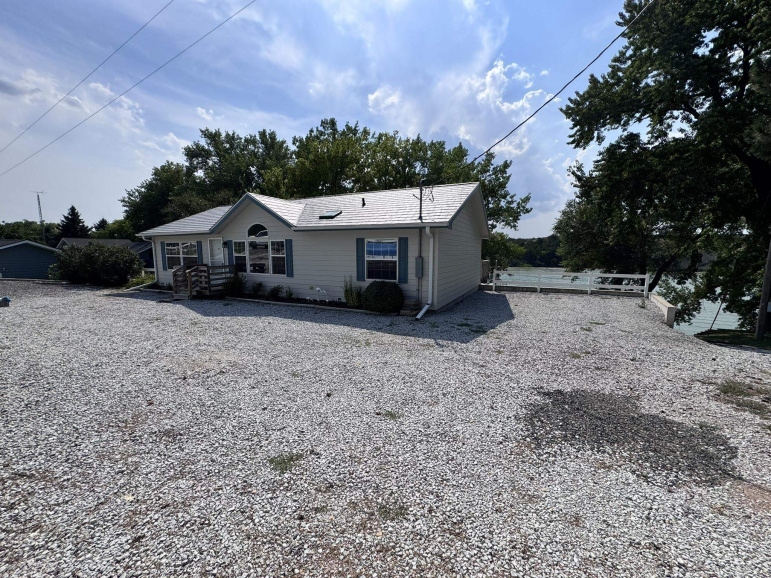 40 S Lakeview Road Brady, Nebraska 69123, 3 Bedrooms Bedrooms, ,2 BathroomsBathrooms,Residential,For Sale,40 S Lakeview Road,20261295