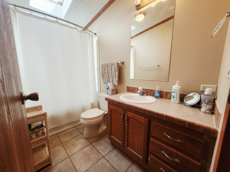 40 S Lakeview Road Brady, Nebraska 69123, 3 Bedrooms Bedrooms, ,2 BathroomsBathrooms,Residential,For Sale,40 S Lakeview Road,20261295