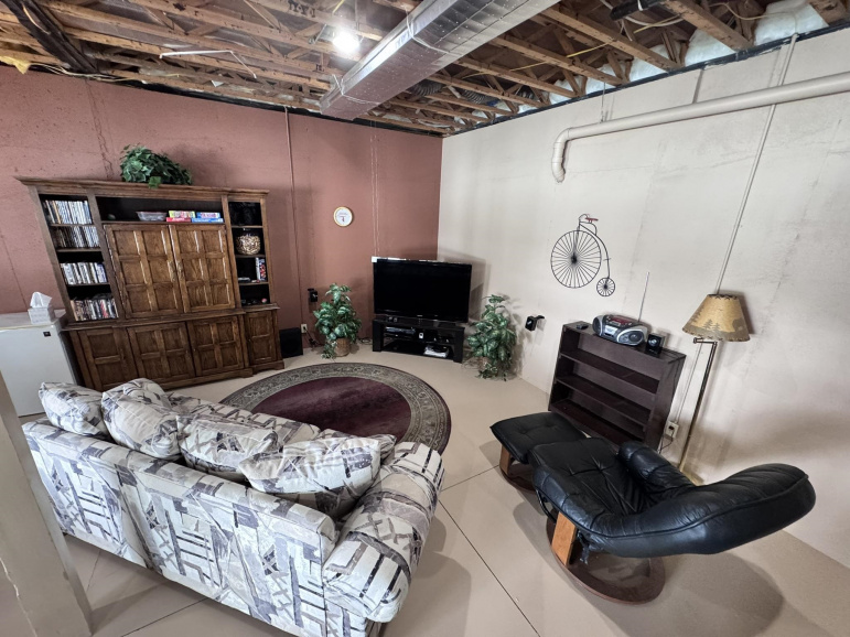 40 S Lakeview Road Brady, Nebraska 69123, 3 Bedrooms Bedrooms, ,2 BathroomsBathrooms,Residential,For Sale,40 S Lakeview Road,20261295