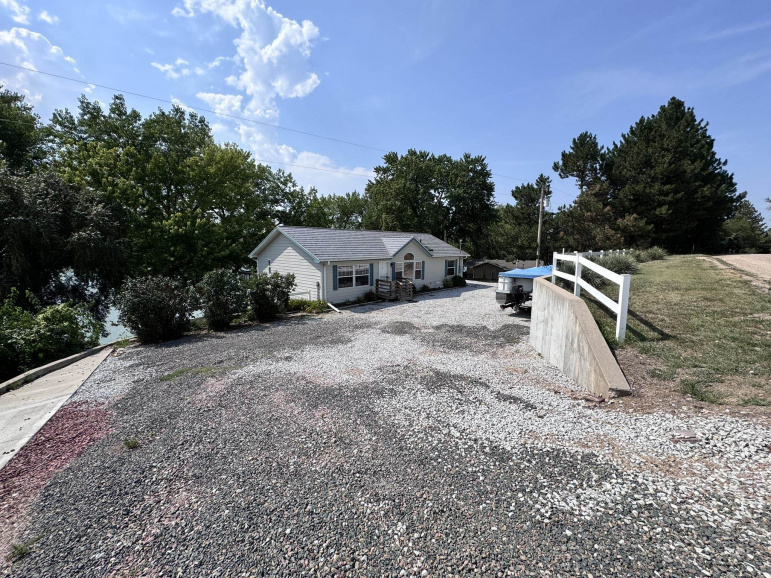 40 S Lakeview Road Brady, Nebraska 69123, 3 Bedrooms Bedrooms, ,2 BathroomsBathrooms,Residential,For Sale,40 S Lakeview Road,20261295