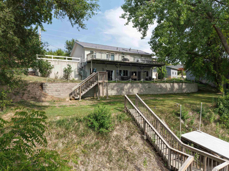 40 S Lakeview Road Brady, Nebraska 69123, 3 Bedrooms Bedrooms, ,2 BathroomsBathrooms,Residential,For Sale,40 S Lakeview Road,20261295