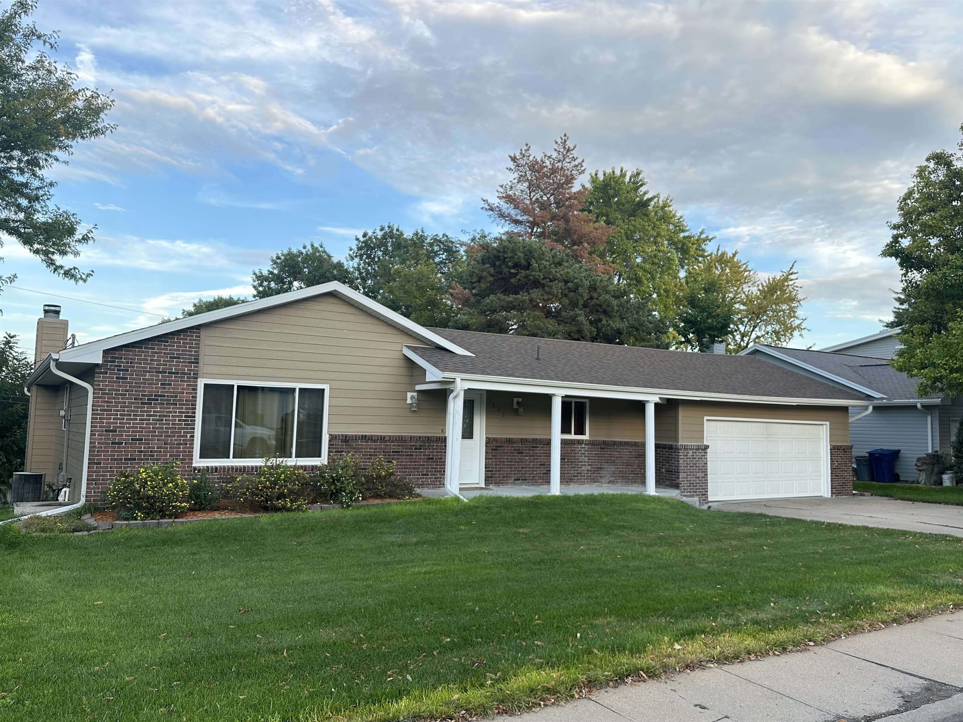 3807 13th Avenue Kearney, Nebraska 68845, 5 Bedrooms Bedrooms, ,3 BathroomsBathrooms,Residential,For Sale,3807 13th Avenue,20261304