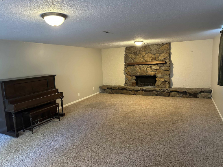 3807 13th Avenue Kearney, Nebraska 68845, 5 Bedrooms Bedrooms, ,3 BathroomsBathrooms,Residential,For Sale,3807 13th Avenue,20261304