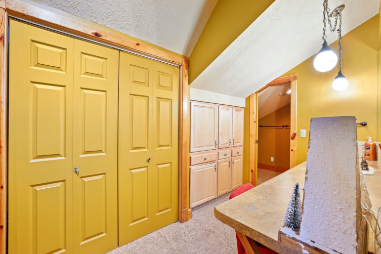 3045 S Marian Road Hastings, Nebraska 68901, 3 Bedrooms Bedrooms, ,4 BathroomsBathrooms,Residential,For Sale,3045 S Marian Road,20261303