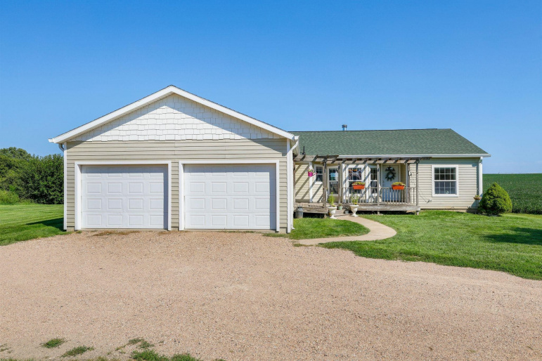 3045 S Marian Road Hastings, Nebraska 68901, 3 Bedrooms Bedrooms, ,4 BathroomsBathrooms,Residential,For Sale,3045 S Marian Road,20261303