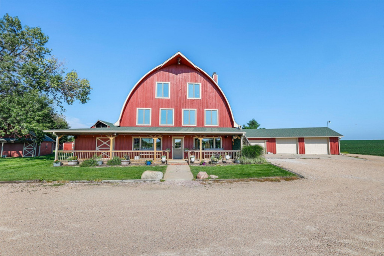 3045 S Marian Road Hastings, Nebraska 68901, 3 Bedrooms Bedrooms, ,4 BathroomsBathrooms,Residential,For Sale,3045 S Marian Road,20261303
