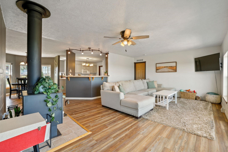 3045 S Marian Road Hastings, Nebraska 68901, 3 Bedrooms Bedrooms, ,4 BathroomsBathrooms,Residential,For Sale,3045 S Marian Road,20261303