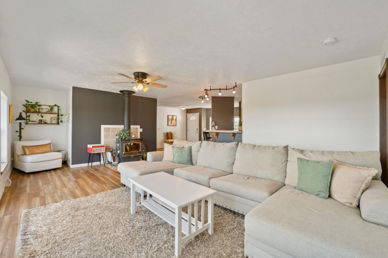 3045 S Marian Road Hastings, Nebraska 68901, 3 Bedrooms Bedrooms, ,4 BathroomsBathrooms,Residential,For Sale,3045 S Marian Road,20261303