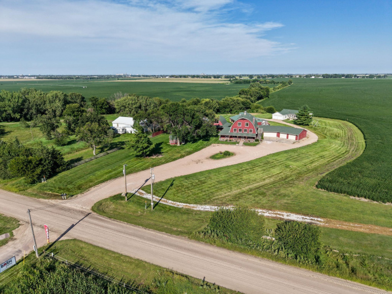 3045 S Marian Road Hastings, Nebraska 68901, 3 Bedrooms Bedrooms, ,4 BathroomsBathrooms,Residential,For Sale,3045 S Marian Road,20261303
