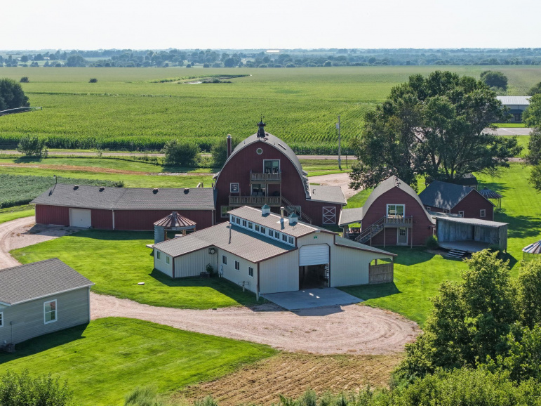 3045 S Marian Road Hastings, Nebraska 68901, 3 Bedrooms Bedrooms, ,4 BathroomsBathrooms,Residential,For Sale,3045 S Marian Road,20261303
