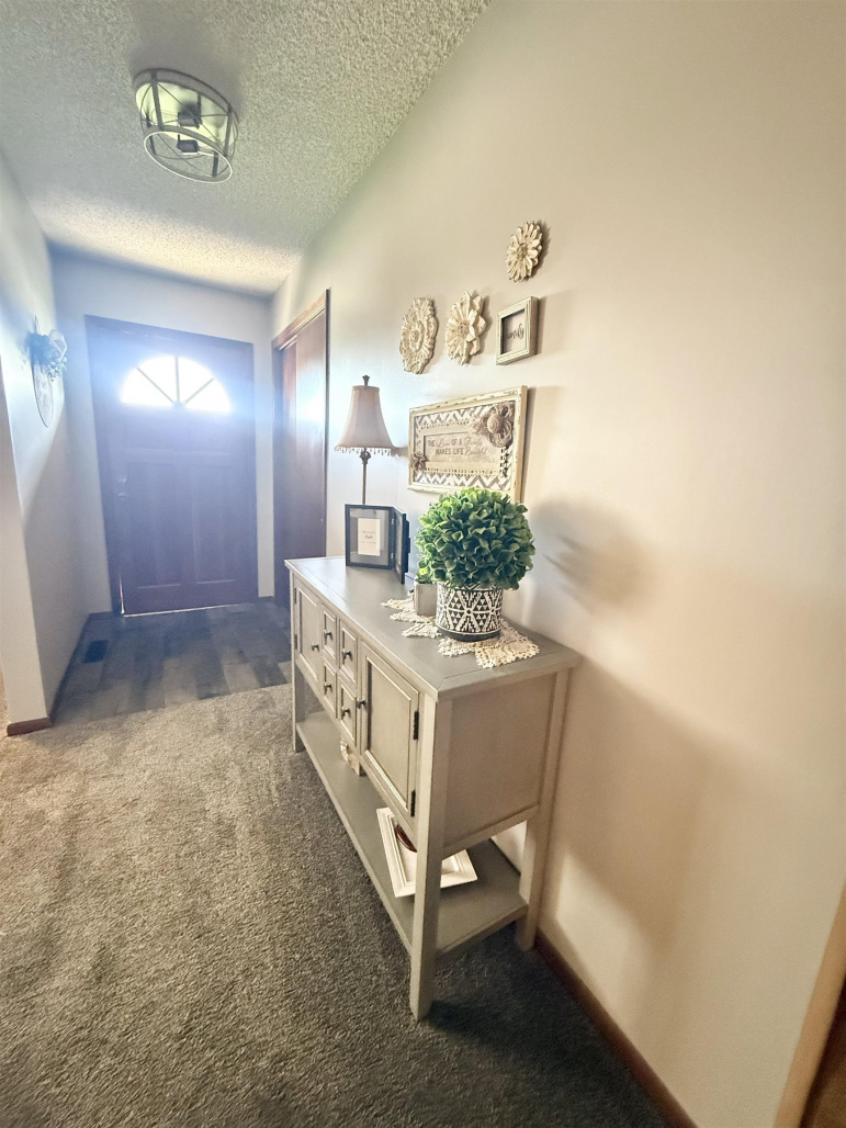 1501 Apache Avenue Hastings, Nebraska 68901, 3 Bedrooms Bedrooms, ,3 BathroomsBathrooms,Residential,For Sale,1501 Apache Avenue,20261309
