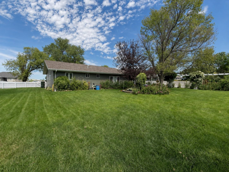 200 Cherokee Road Lexington, Nebraska 68850, 3 Bedrooms Bedrooms, ,2 BathroomsBathrooms,Residential,For Sale,200 Cherokee Road,20261306