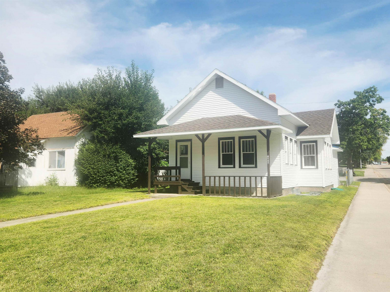 822 17th Street Gothenburg, Nebraska 69138-0000, 2 Bedrooms Bedrooms, ,1 BathroomBathrooms,Residential,For Sale,822 17th Street,20261315