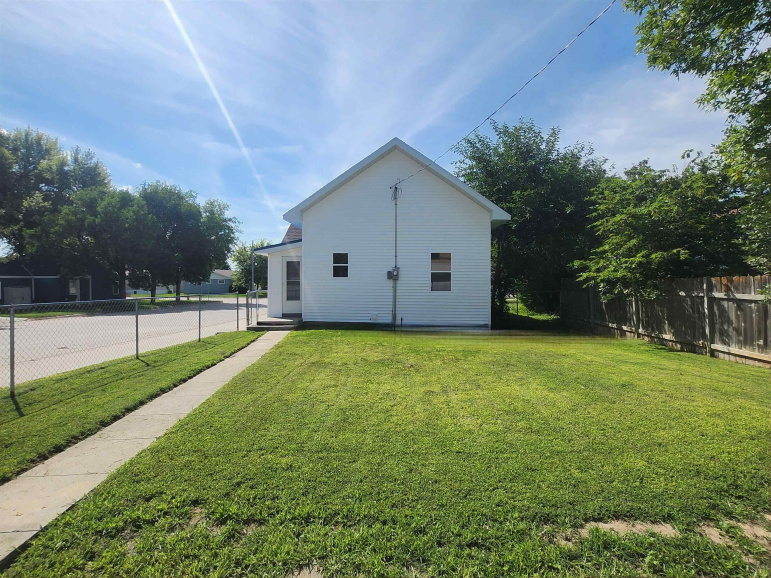 822 17th Street Gothenburg, Nebraska 69138-0000, 2 Bedrooms Bedrooms, ,1 BathroomBathrooms,Residential,For Sale,822 17th Street,20261315