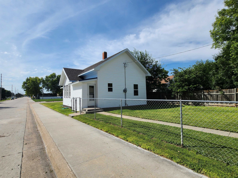 822 17th Street Gothenburg, Nebraska 69138-0000, 2 Bedrooms Bedrooms, ,1 BathroomBathrooms,Residential,For Sale,822 17th Street,20261315
