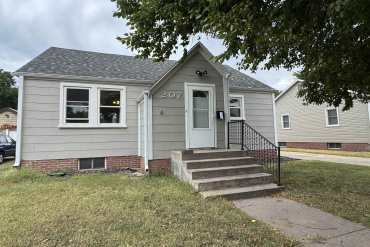 207 8th Avenue Holdrege, Nebraska 68949, 3 Bedrooms Bedrooms, ,2 BathroomsBathrooms,Residential,For Sale,207 8th Avenue,20261331