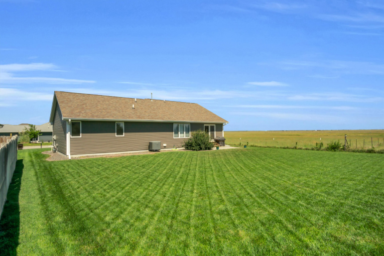 2005 E 58th Street Kearney, Nebraska 68847, 5 Bedroom Bedrooms, ,2 BathroomBathrooms,Residential,For Sale,2005 E 58th Street,20261330