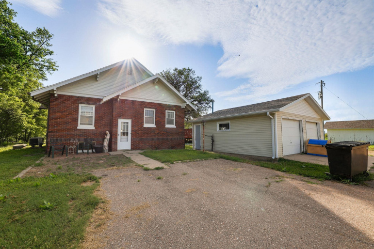 371 38 Road Minden, Nebraska 68959, 3 Bedrooms Bedrooms, ,1 BathroomBathrooms,Residential,For Sale,371 38 Road,20261334
