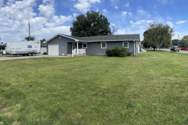 602 W 17th St Cozad, Nebraska 69130, 3 Bedrooms Bedrooms, ,2 BathroomsBathrooms,Residential,For Sale,602 W 17th St,20261335
