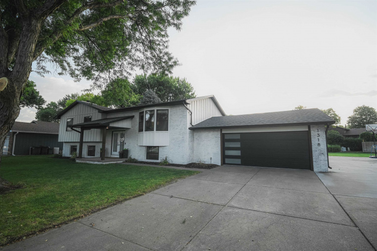 1318 Regency Drive Hastings, Nebraska 68901, 4 Bedroom Bedrooms, ,3 BathroomBathrooms,Residential,For Sale,1318 Regency Drive,20261338