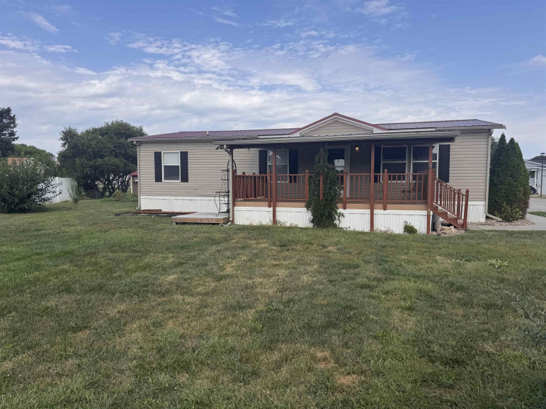 21 Sara Drive Hastings, Nebraska 68901, 3 Bedroom Bedrooms, ,2 BathroomBathrooms,Residential,For Sale,21 Sara Drive,20261341