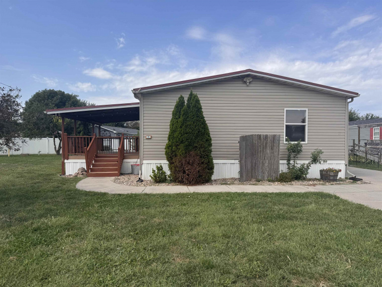 21 Sara Drive Hastings, Nebraska 68901, 3 Bedroom Bedrooms, ,2 BathroomBathrooms,Residential,For Sale,21 Sara Drive,20261341