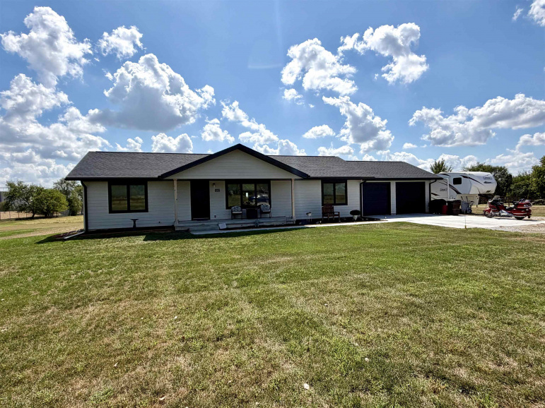 1263 E 8th Street Superior, Nebraska 68978, 3 Bedroom Bedrooms, ,2 BathroomBathrooms,Residential,For Sale,1263 E 8th Street,20261353