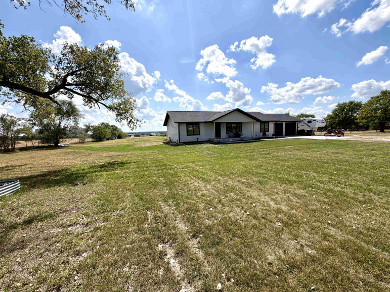 1263 E 8th Street Superior, Nebraska 68978, 3 Bedroom Bedrooms, ,2 BathroomBathrooms,Residential,For Sale,1263 E 8th Street,20261353
