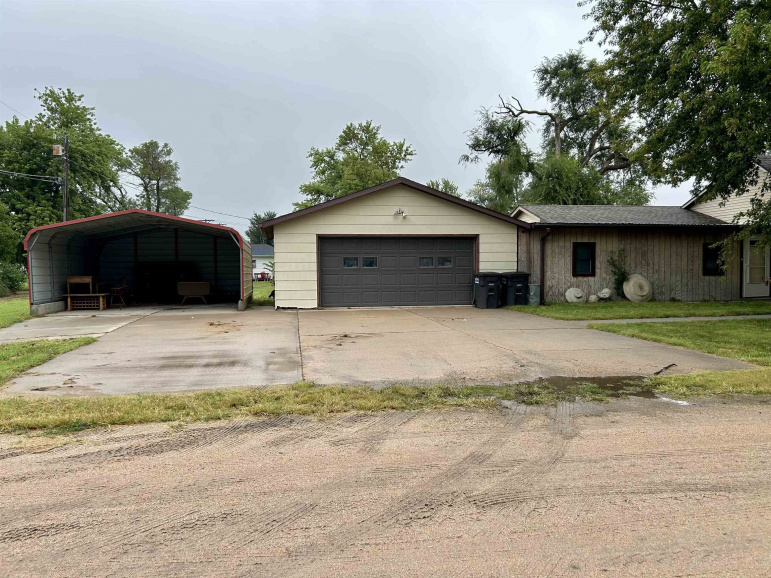 545 4th Avenue Fairmont, Nebraska 68354, 2 Bedroom Bedrooms, ,2 BathroomBathrooms,Residential,For Sale,545 4th Avenue,20261363