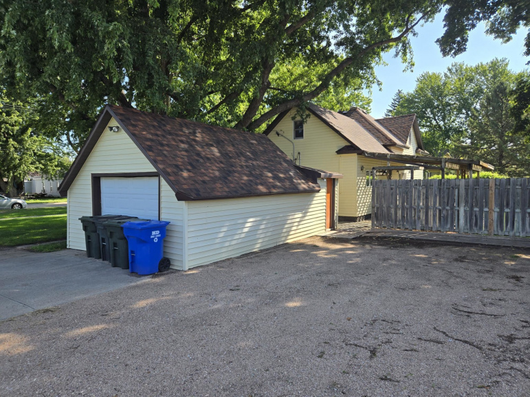208 Lincoln Avenue Shelton, Nebraska 68876, 3 Bedroom Bedrooms, ,2 BathroomBathrooms,Residential,For Sale,208 Lincoln Avenue,20261223