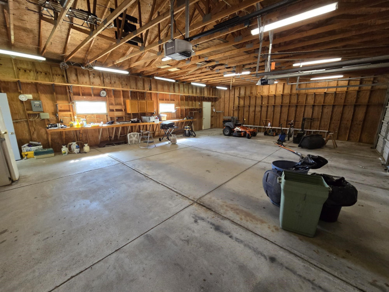 208 Lincoln Avenue Shelton, Nebraska 68876, 3 Bedroom Bedrooms, ,2 BathroomBathrooms,Residential,For Sale,208 Lincoln Avenue,20261223