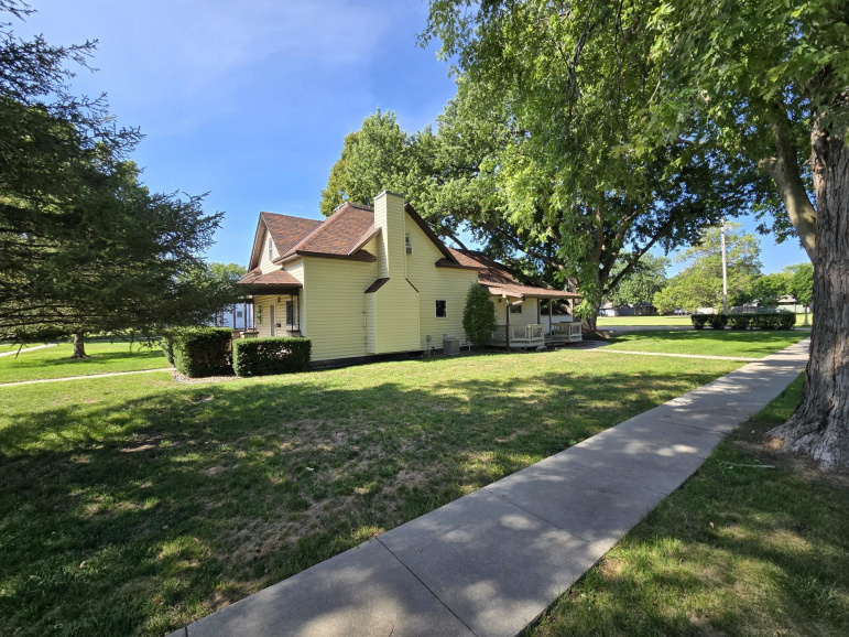208 Lincoln Avenue Shelton, Nebraska 68876, 3 Bedroom Bedrooms, ,2 BathroomBathrooms,Residential,For Sale,208 Lincoln Avenue,20261223