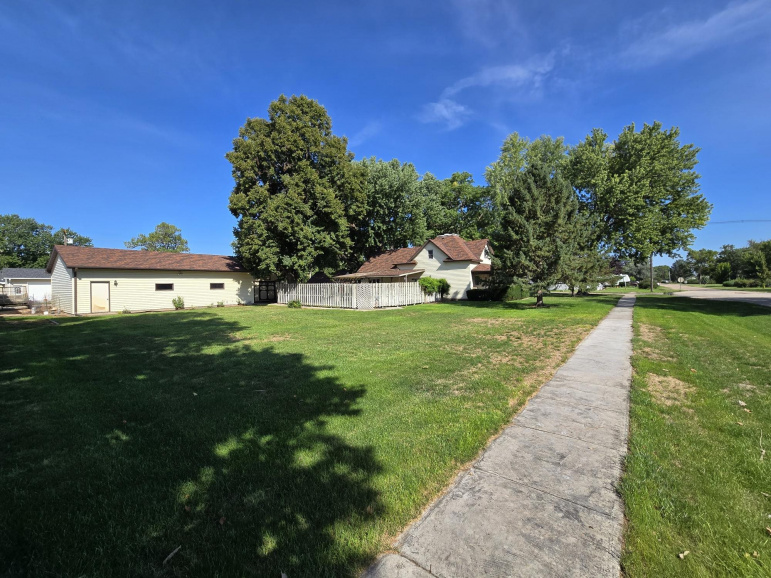 208 Lincoln Avenue Shelton, Nebraska 68876, 3 Bedroom Bedrooms, ,2 BathroomBathrooms,Residential,For Sale,208 Lincoln Avenue,20261223