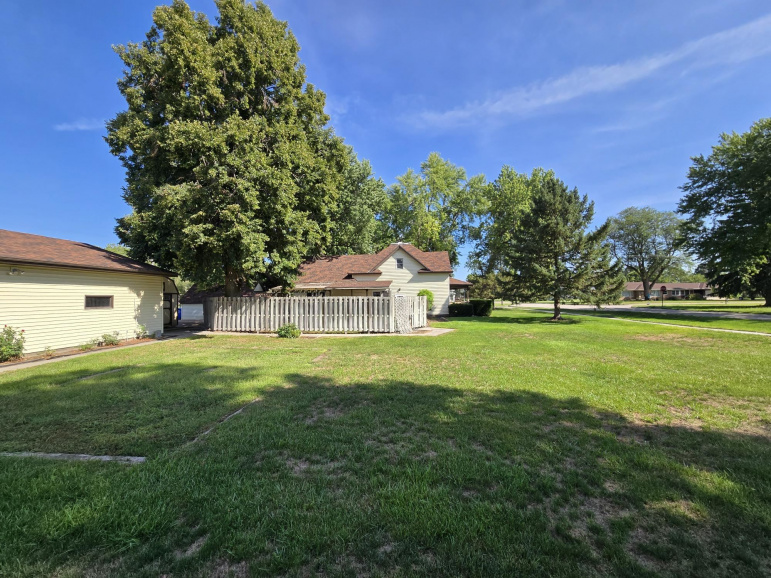 208 Lincoln Avenue Shelton, Nebraska 68876, 3 Bedroom Bedrooms, ,2 BathroomBathrooms,Residential,For Sale,208 Lincoln Avenue,20261223