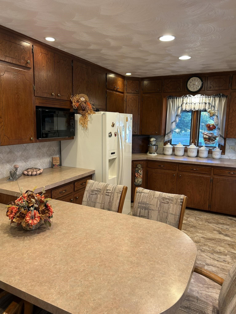 73994 B Road Bertrand, Nebraska 68927, 7 Bedroom Bedrooms, ,5 BathroomBathrooms,Residential,For Sale,73994 B Road,20261368