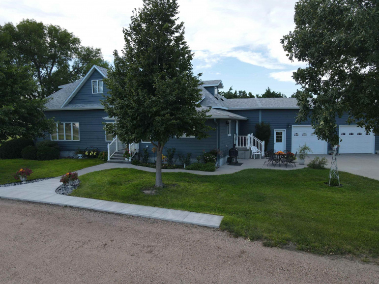 73994 B Road Bertrand, Nebraska 68927, 7 Bedroom Bedrooms, ,5 BathroomBathrooms,Residential,For Sale,73994 B Road,20261368