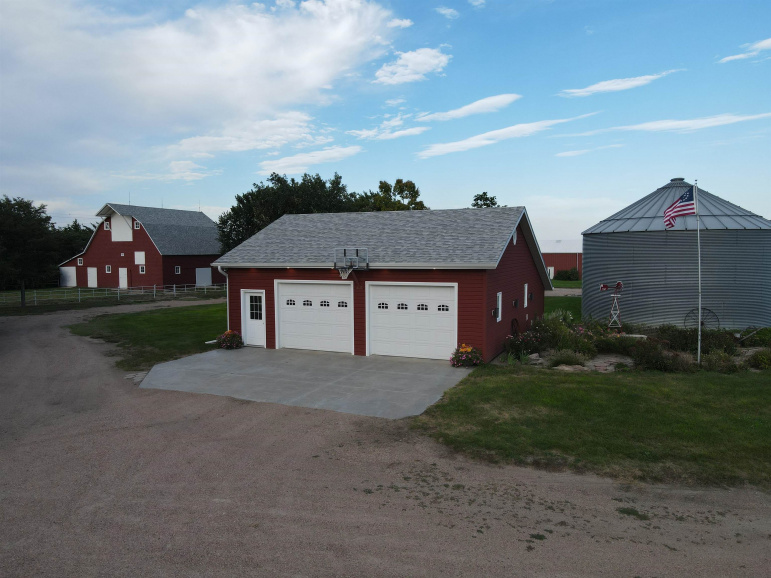 73994 B Road Bertrand, Nebraska 68927, 7 Bedroom Bedrooms, ,5 BathroomBathrooms,Residential,For Sale,73994 B Road,20261368