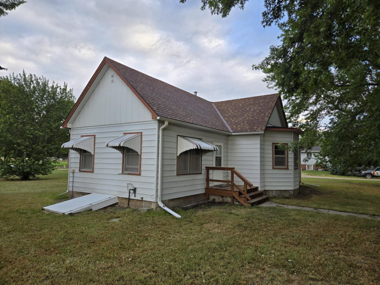 504 Lincoln Avenue Shelton, Nebraska 68876, 2 Bedroom Bedrooms, ,1 BathroomBathrooms,Residential,For Sale,504 Lincoln Avenue,20261370