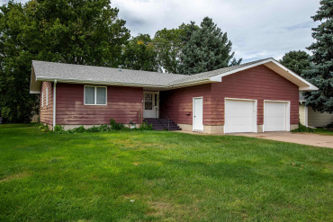 1209 Blaine Street Holdrege, Nebraska 68949, 2 Bedrooms Bedrooms, ,2 BathroomsBathrooms,Residential,For Sale,1209 Blaine Street,20261369