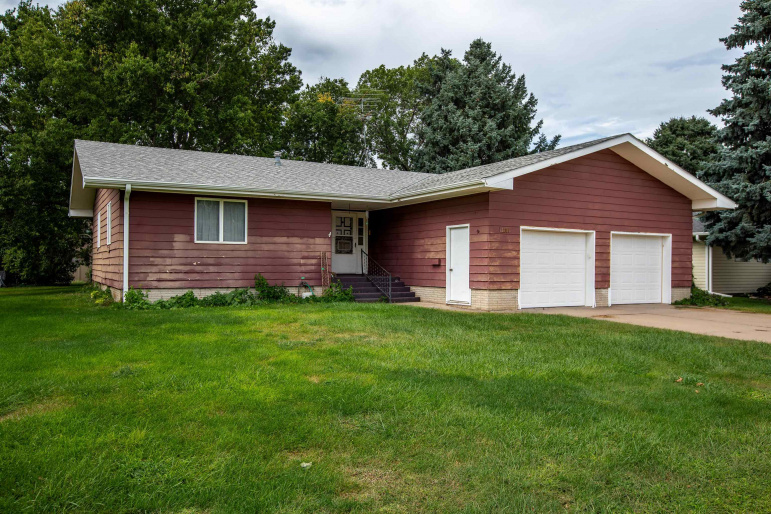 1209 Blaine Street Holdrege, Nebraska 68949, 2 Bedroom Bedrooms, ,2 BathroomBathrooms,Residential,For Sale,1209 Blaine Street,20261369