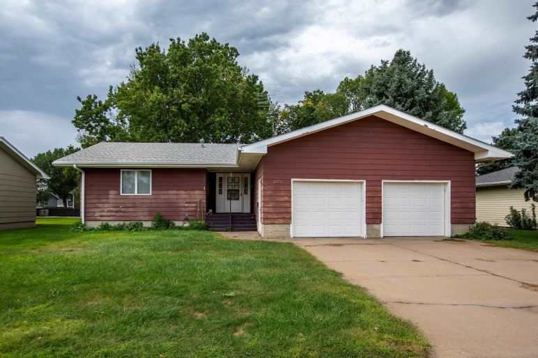 1209 Blaine Street Holdrege, Nebraska 68949, 2 Bedroom Bedrooms, ,2 BathroomBathrooms,Residential,For Sale,1209 Blaine Street,20261369
