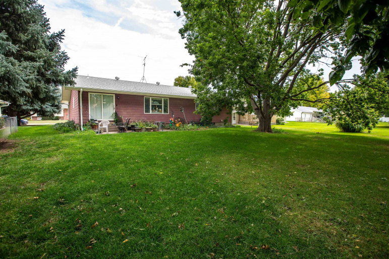 1209 Blaine Street Holdrege, Nebraska 68949, 2 Bedroom Bedrooms, ,2 BathroomBathrooms,Residential,For Sale,1209 Blaine Street,20261369