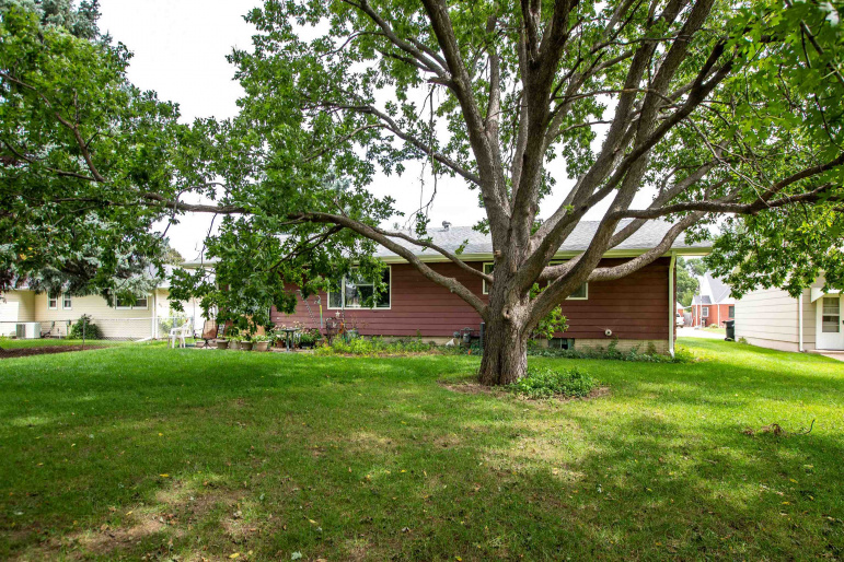 1209 Blaine Street Holdrege, Nebraska 68949, 2 Bedroom Bedrooms, ,2 BathroomBathrooms,Residential,For Sale,1209 Blaine Street,20261369