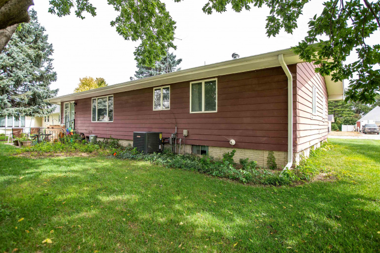 1209 Blaine Street Holdrege, Nebraska 68949, 2 Bedroom Bedrooms, ,2 BathroomBathrooms,Residential,For Sale,1209 Blaine Street,20261369