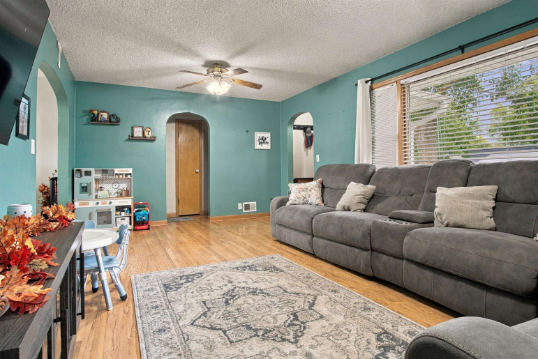 517 E 2nd Street Minden, Nebraska 68959, 3 Bedroom Bedrooms, ,2 BathroomBathrooms,Residential,For Sale,517 E 2nd Street,20261377