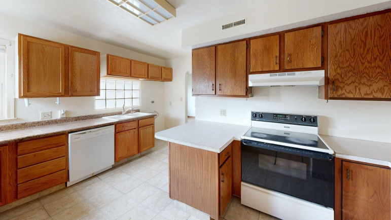 1719 B Avenue Gothenburg, Nebraska 69138, 3 Bedroom Bedrooms, ,3 BathroomBathrooms,Residential,For Sale,1719 B Avenue,20261375