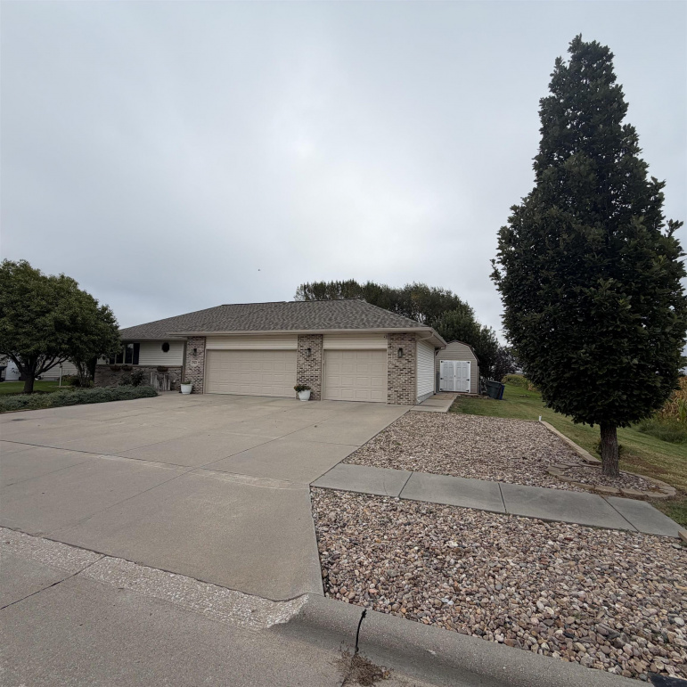 711 13th Ave Kearney, Nebraska 68845, 4 Bedroom Bedrooms, ,3 BathroomBathrooms,Residential,For Sale,711 13th Ave,20261385